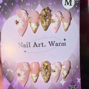Nail Art Warm Pink Floral Press-On Nails - Decorative Gold Accents